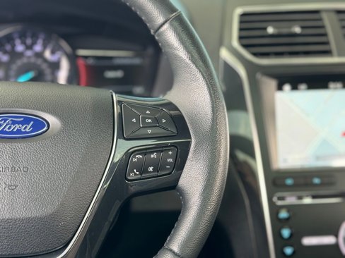 Used 2018 Ford Explorer Limited image 6