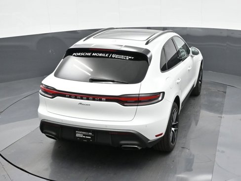 Used 2025 Porsche Macan image 28