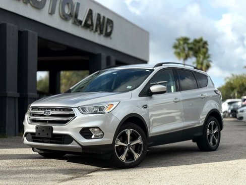 Used 2017 Ford Escape SE w/ Equipment Group 201A image 1
