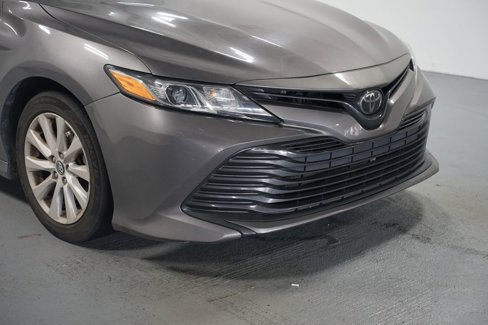 Used 2020 Toyota Camry LE image 4