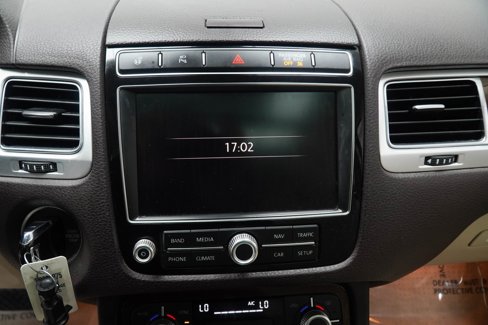 Used 2015 Volkswagen Touareg TDI image 21