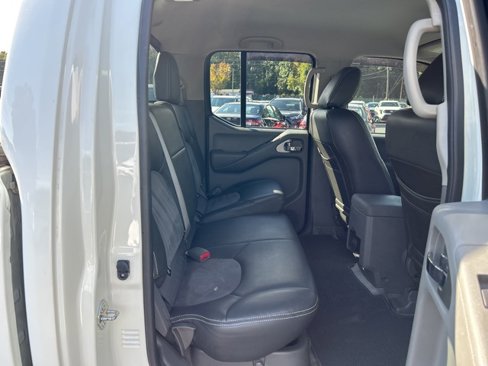 Used 2018 Nissan Frontier SV image 16