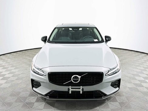 Certified 2025 Volvo S60 B5 Core image 2