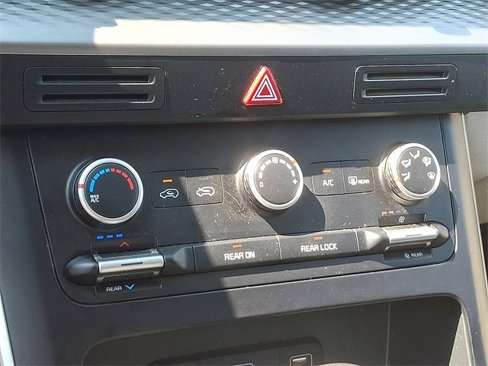 Used 2023 Kia Carnival LX image 14