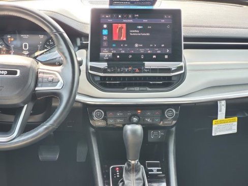 Used 2022 Jeep Compass Limited image 22