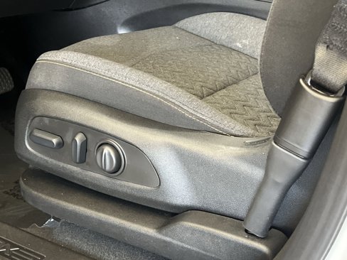Used 2022 Chevrolet Equinox LT w/ Driver Convenience Package image 12