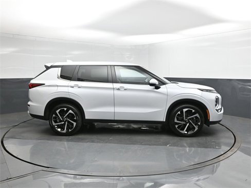 Used 2024 Mitsubishi Outlander SE image 26