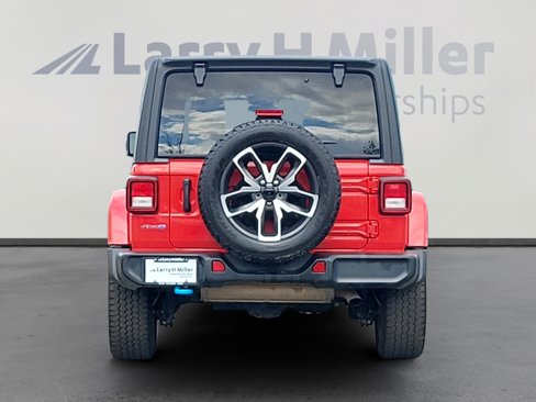 Used 2024 Jeep Wrangler Unlimited image 4