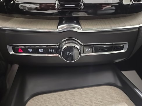 Used 2021 Volvo XC60 T5 Inscription image 17