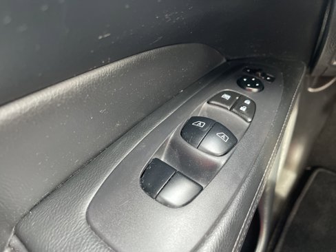Used 2020 Nissan Pathfinder SV image 48