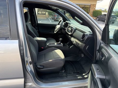 Used 2017 Toyota Tacoma SR image 18