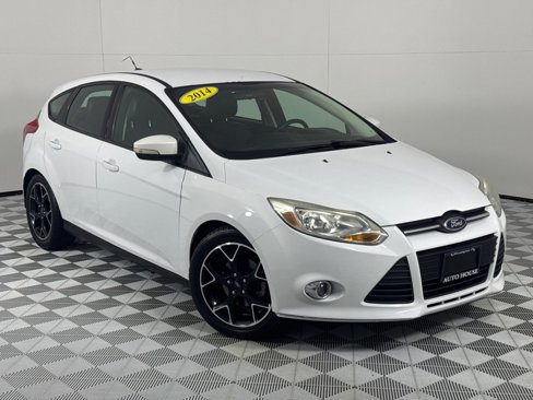 Used 2014 Ford Focus SE w/ Equipment Group 201A image 2