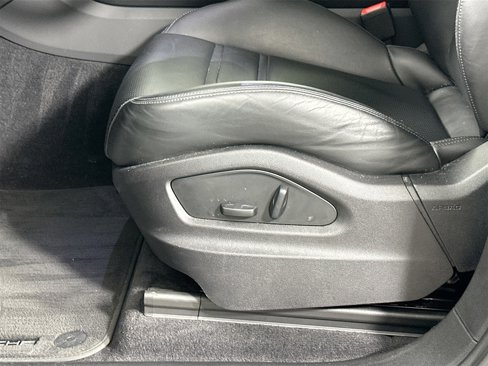 Certified 2023 Porsche Cayenne Platinum Edition image 34