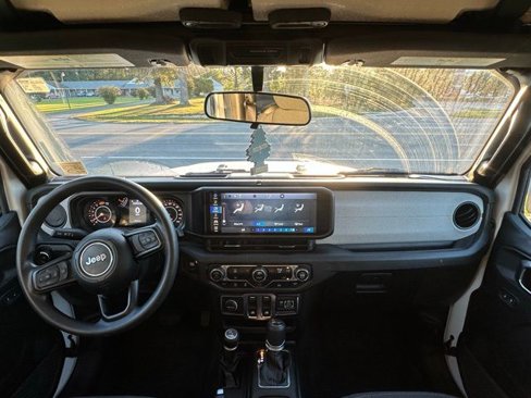 Used 2025 Jeep Wrangler Sport image 25