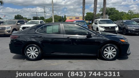 Used 2022 Toyota Camry LE image 2