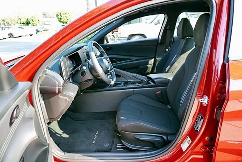 Certified 2025 Hyundai Elantra Sport image 13