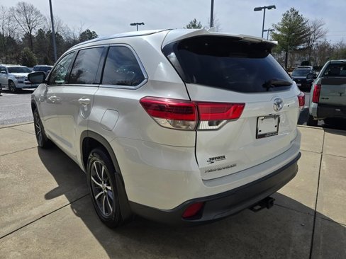 Used 2018 Toyota Highlander XLE image 6