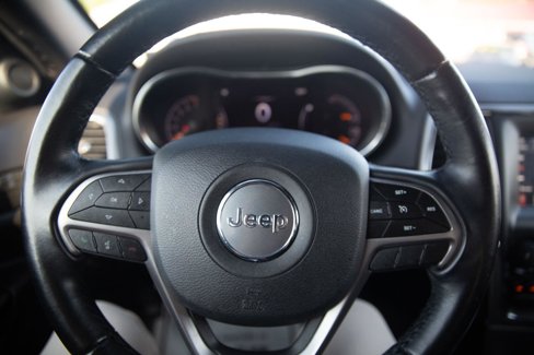 Used 2021 Jeep Grand Cherokee Laredo image 11