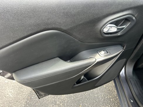 Used 2021 Jeep Cherokee Latitude Lux image 17