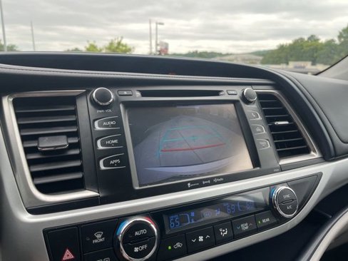 Used 2017 Toyota Highlander LE image 20