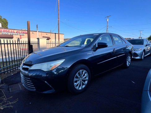 Used 2017 Toyota Camry LE image 1