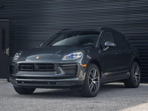 Certified 2025 Porsche Macan image 1