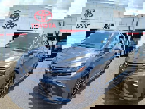 Certified 2024 Toyota Camry SE image 1