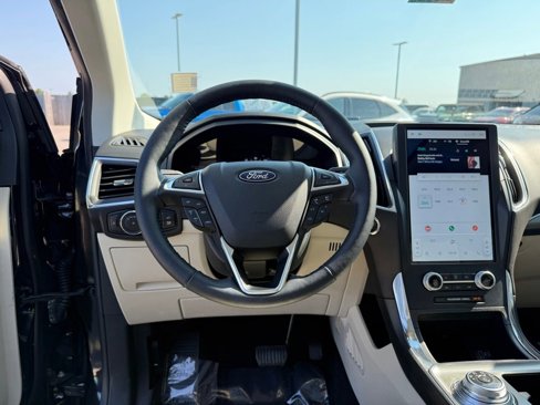 Used 2022 Ford Edge Titanium image 17