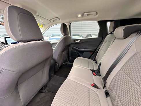 Used 2021 Ford Escape SE image 19