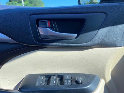 Used 2015 Toyota Highlander XLE image 10