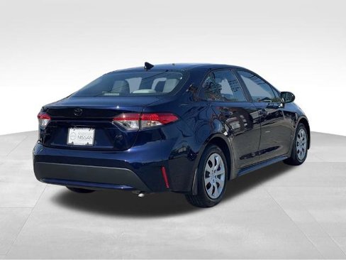 Used 2022 Toyota Corolla LE image 4