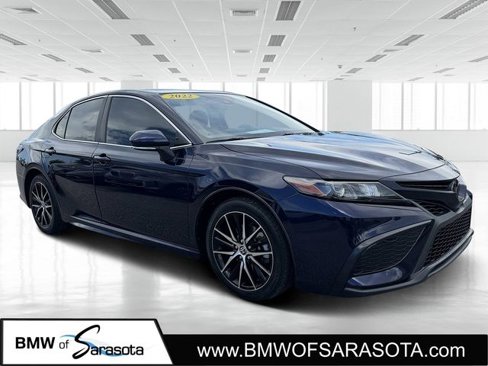 Used 2022 Toyota Camry SE image 1