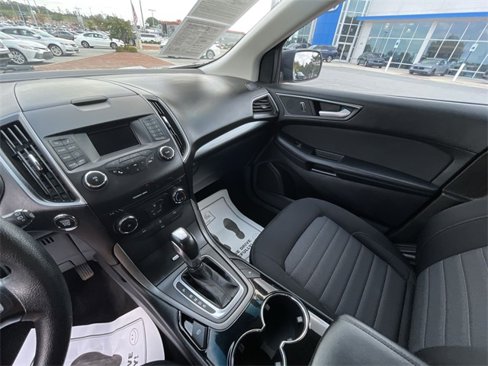 Used 2018 Ford Edge SE image 18