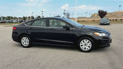 Used 2020 Ford Fusion S image 2