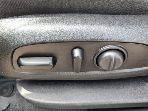 Used 2019 Chevrolet Equinox LT w/ Driver Convenience Package image 30