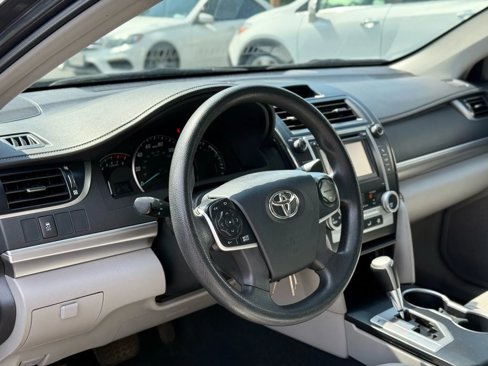 Used 2012 Toyota Camry L image 10