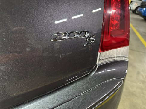 Used 2019 Chrysler 300 S image 9