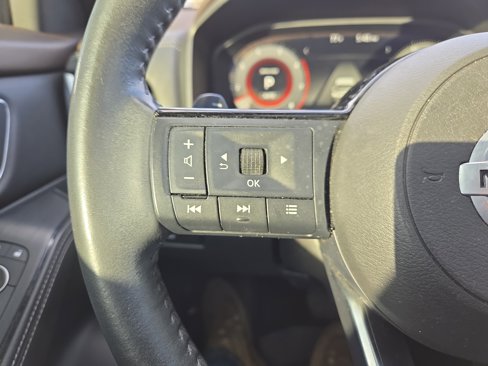 Used 2021 Nissan Rogue Platinum image 18