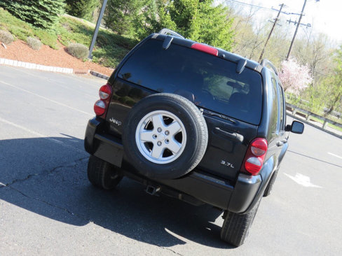 Used 2005 Jeep Liberty Limited image 24