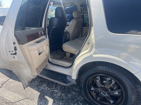 Used 2004 Lincoln Navigator Luxury image 10