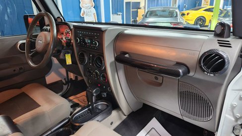 Used 2010 Jeep Wrangler Unlimited Sahara w/ Dual Top Group image 10