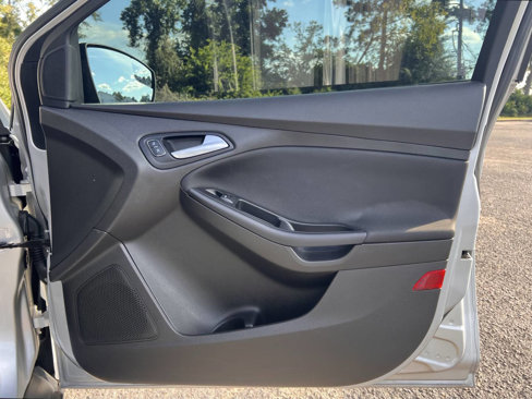 Used 2017 Ford Focus SE image 16