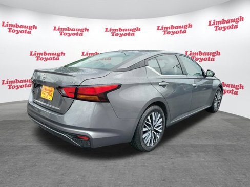 Used 2024 Nissan Altima 2.5 SV image 24