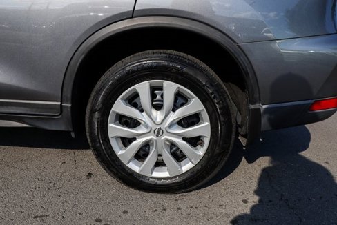 Used 2020 Nissan Rogue S image 28
