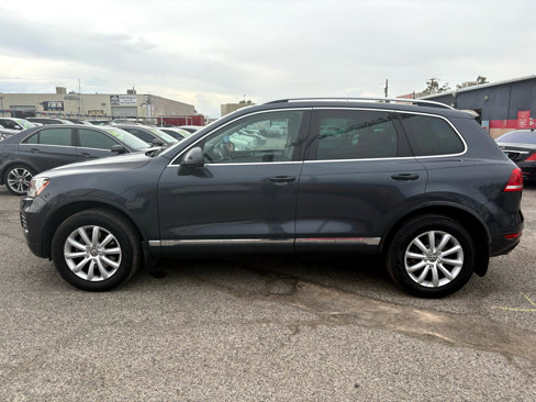 Used 2012 Volkswagen Touareg Sport image 3