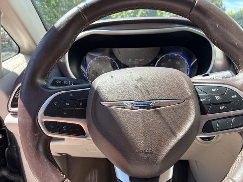 Used 2017 Chrysler Pacifica Touring-L image 12