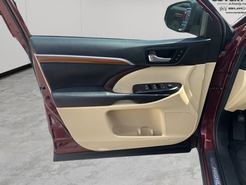Used 2018 Toyota Highlander Limited image 26