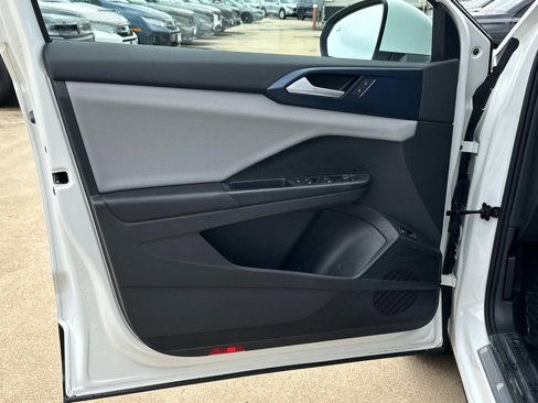 Used 2022 Volkswagen Taos SE w/ IQ.Drive SE Package image 16