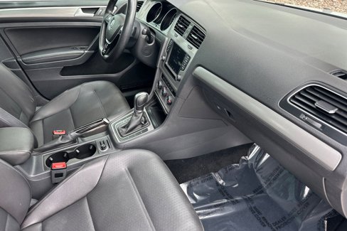 Used 2016 Volkswagen Golf Limited Edition image 16