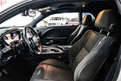 Used 2019 Dodge Challenger SXT image 4
